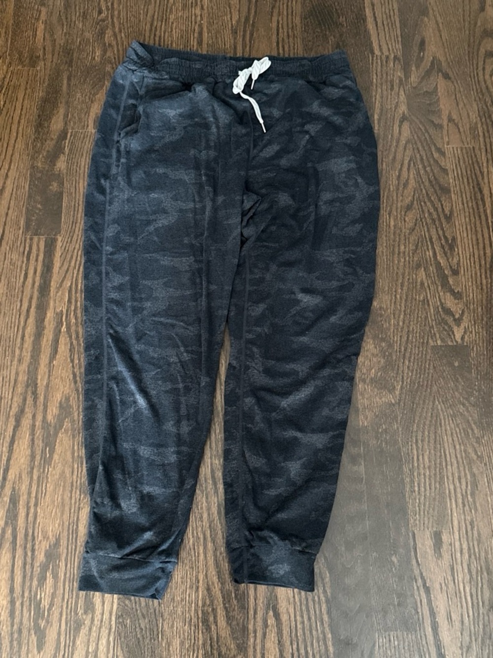 Vuori Performance Joggers in Camo
